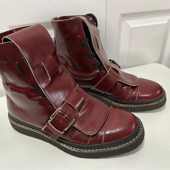 Stylish Men's Red Leather Boots - Picture 4 of 10